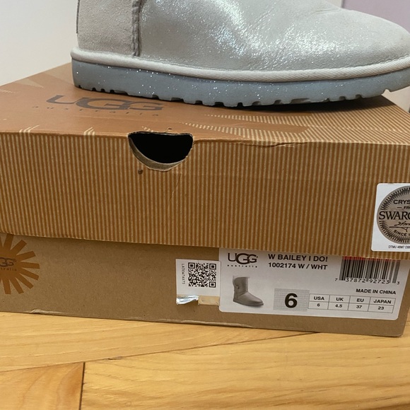 Ugg Bailey I Do boots - Picture 2 of 6